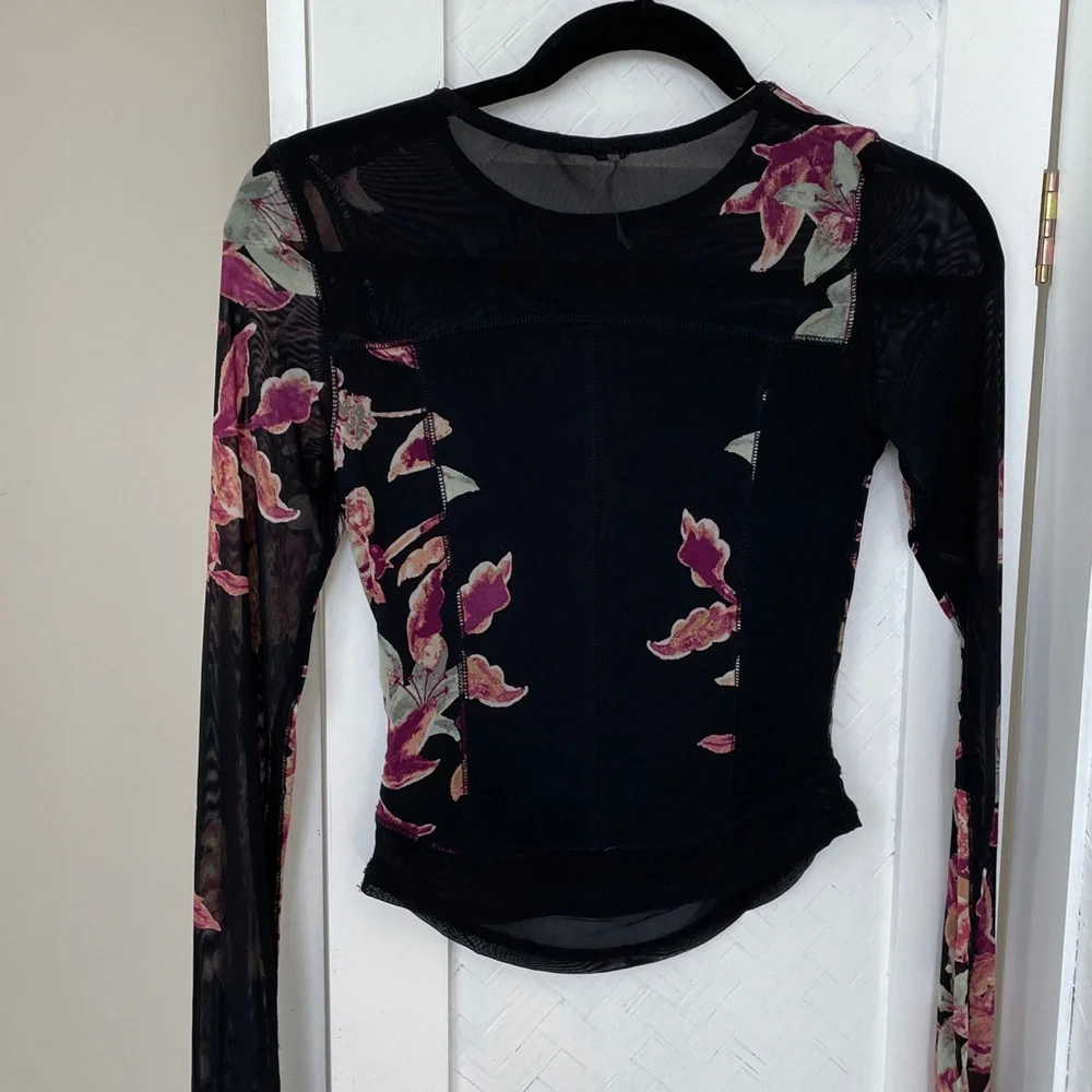 Free people Betty’s garden top XS Black and Floral - Picture 3 of 4